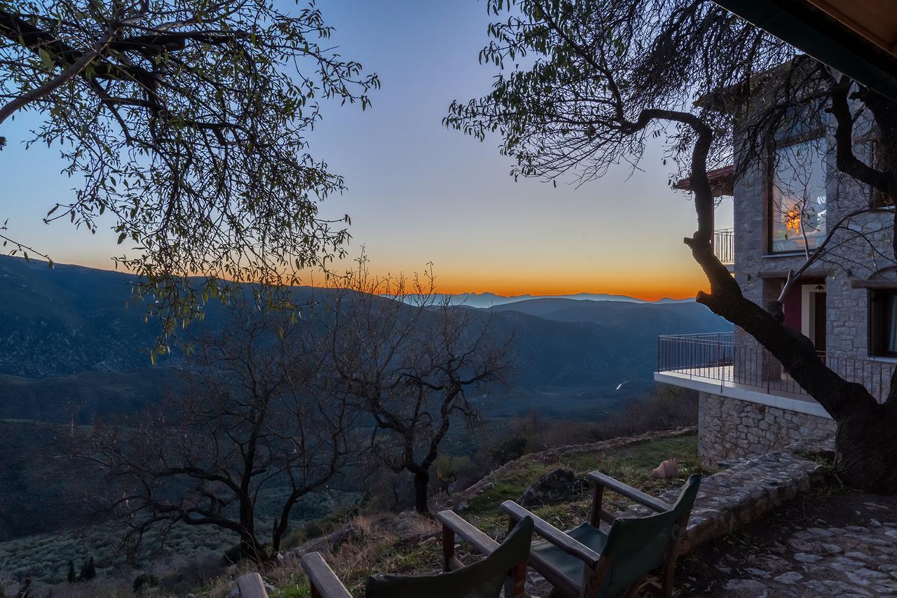 Almondhouse Suites With Fireplace - Adults Only Arachova Dış mekan fotoğraf