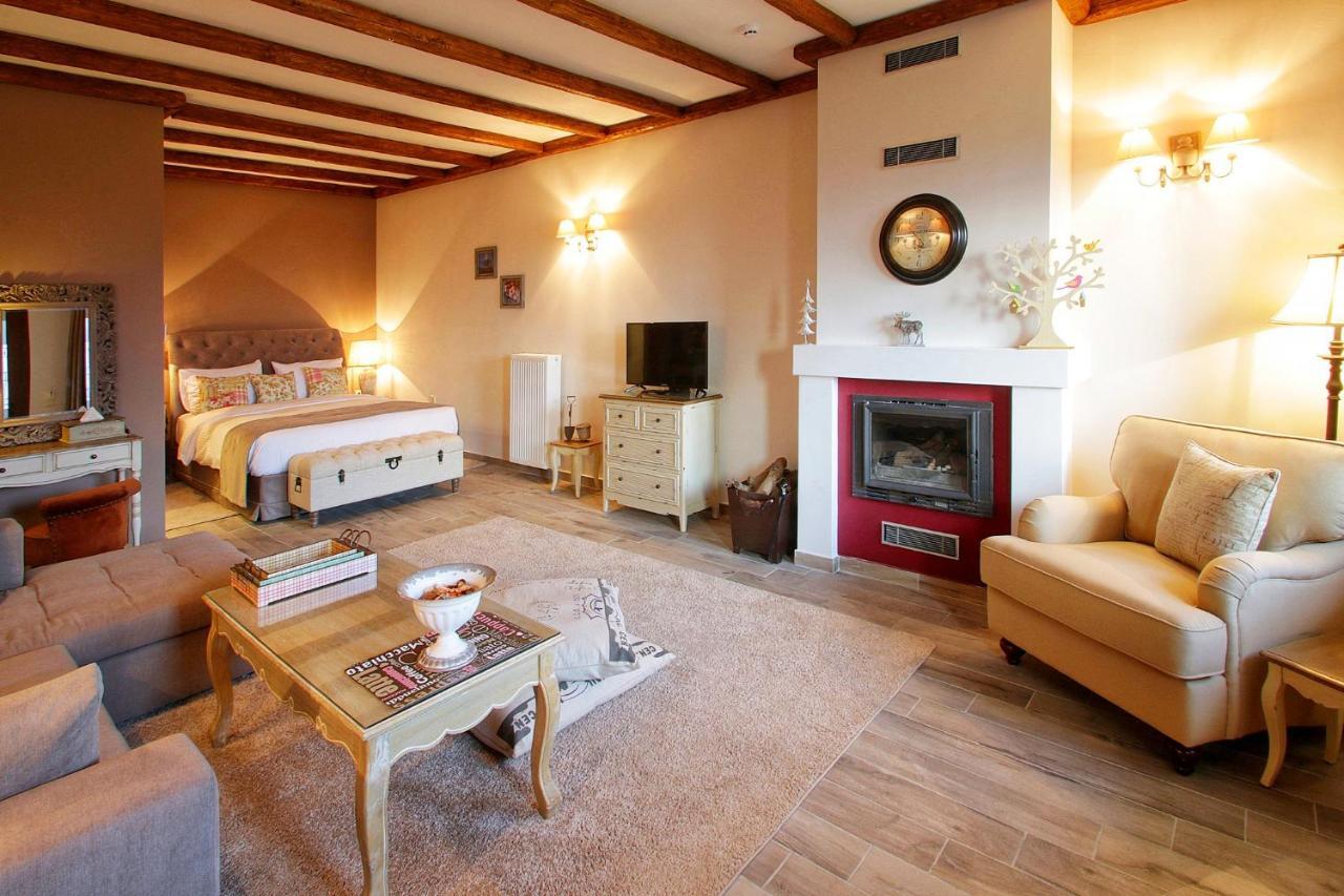 Almondhouse Suites With Fireplace - Adults Only Arachova Dış mekan fotoğraf