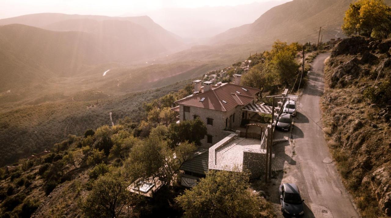 Almondhouse Suites With Fireplace - Adults Only Arachova Dış mekan fotoğraf