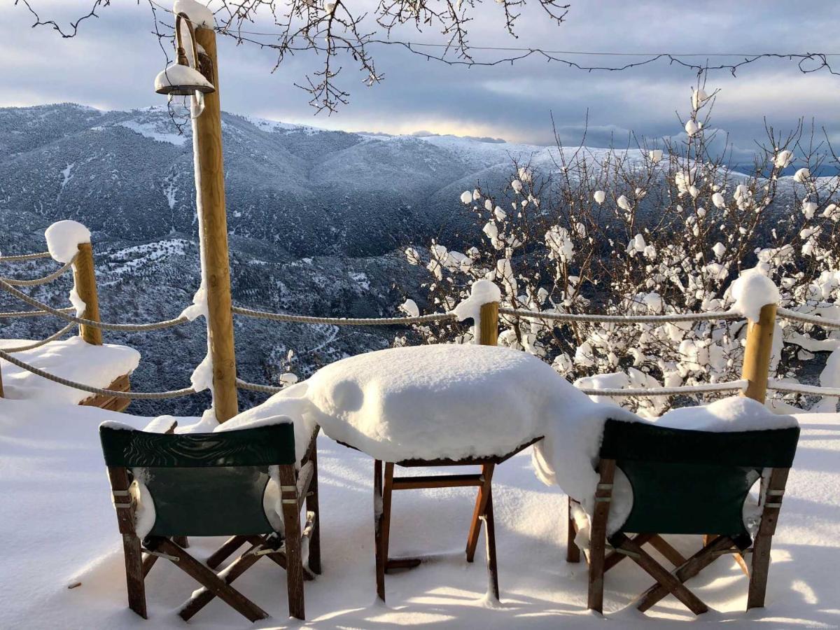 Almondhouse Suites With Fireplace - Adults Only Arachova Dış mekan fotoğraf